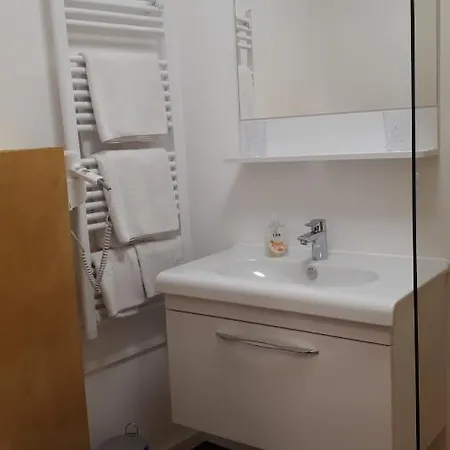 Gasthof-pension Schwarzer Baer فندق مبيت وإفطار