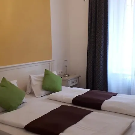 Gasthof-pension Schwarzer Baer Alojamento de Acomodação e Pequeno-almoço 3*