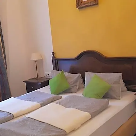 Gasthof-pension Schwarzer Baer Alojamento de Acomodação e Pequeno-almoço 3*